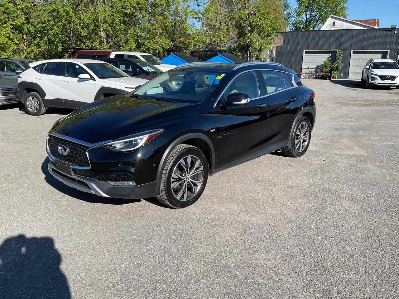 2017 Infiniti QX30 Base 4dr All-Wheel Drive Photo0