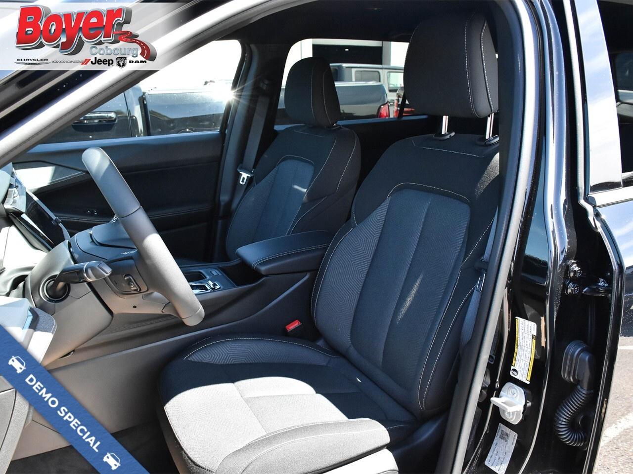 2026 Jeep Cherokee LAREDO 4x4 Photo