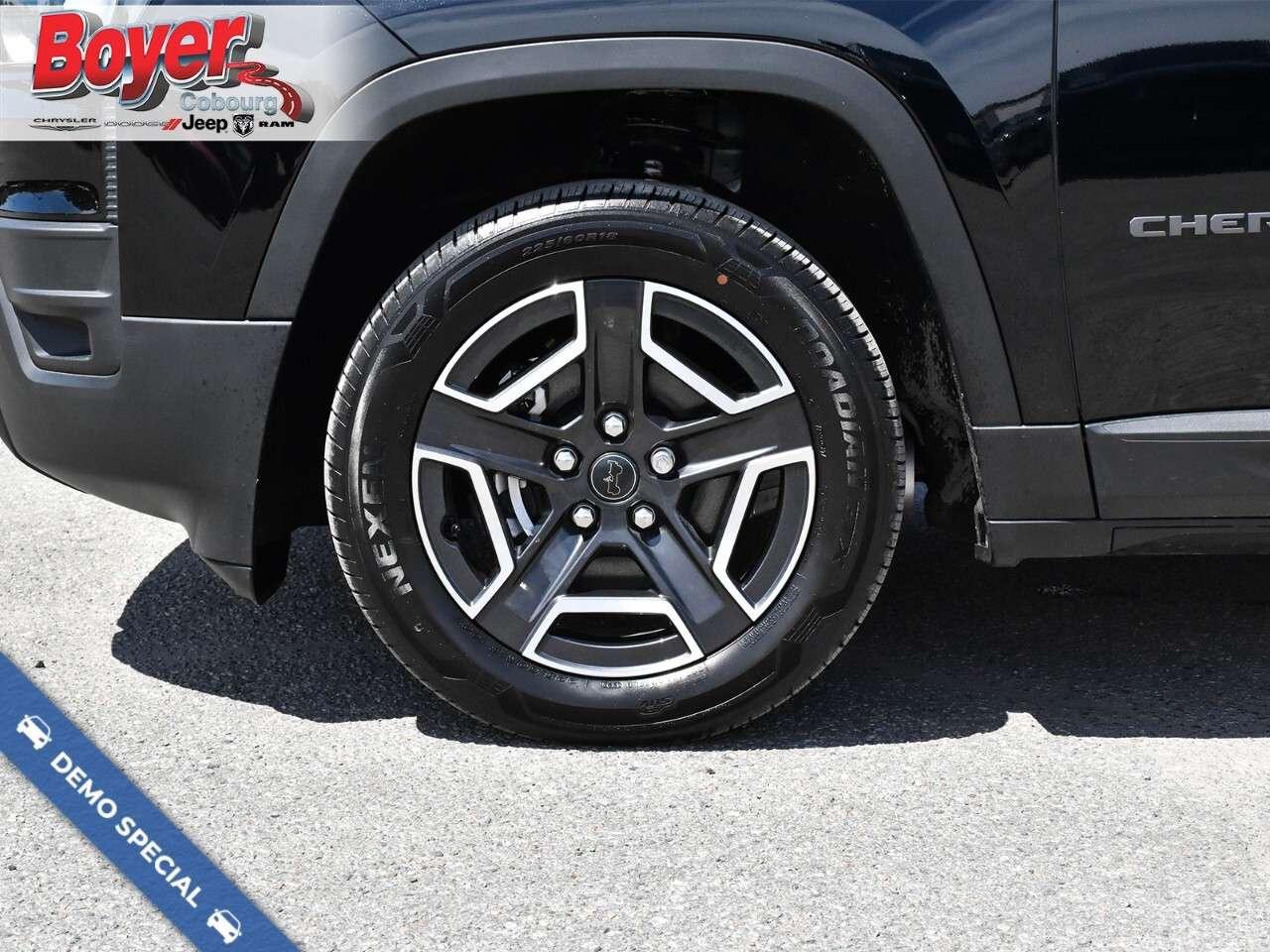 2026 Jeep Cherokee LAREDO 4x4 Photo