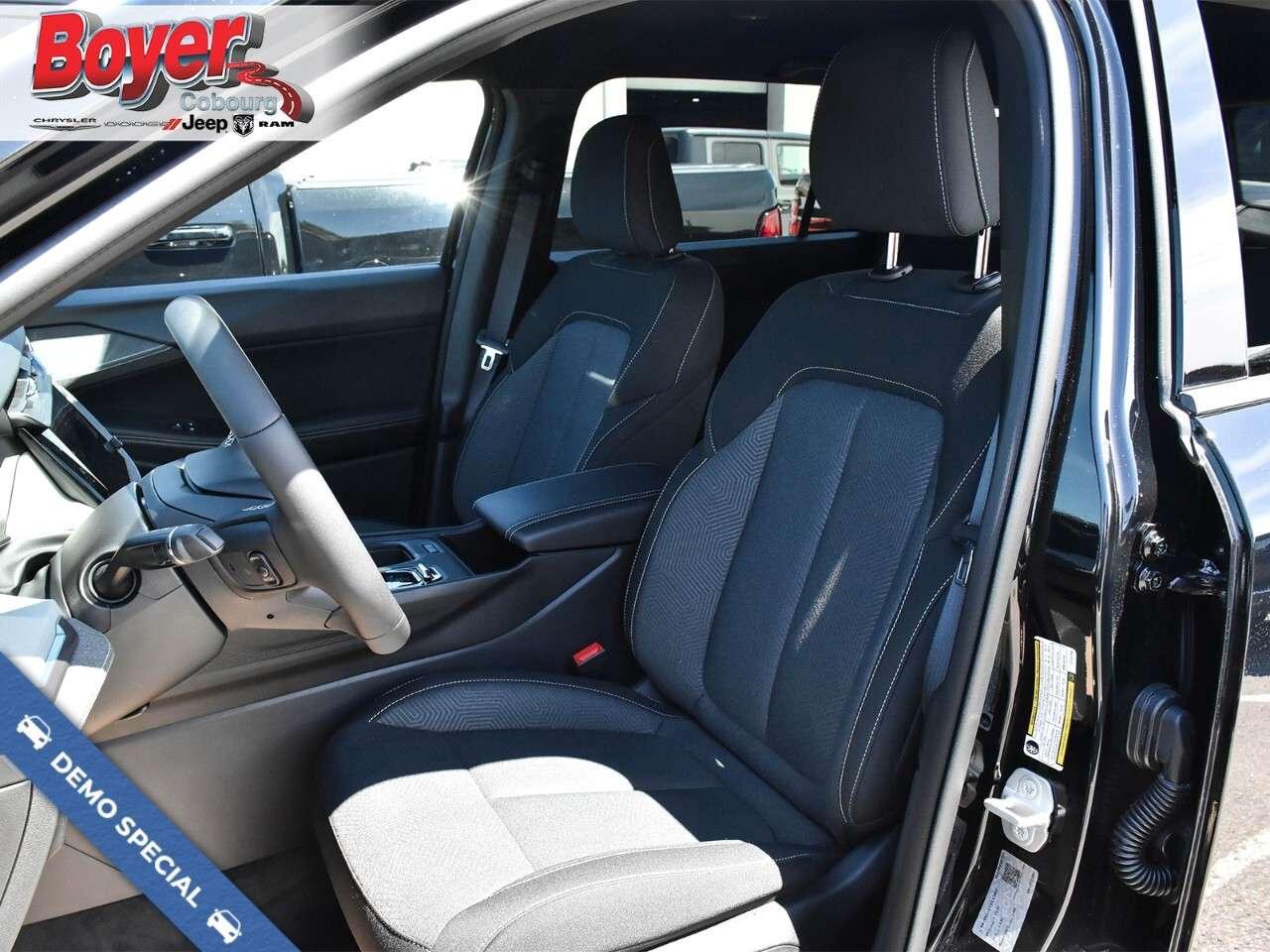 2026 Jeep Cherokee LAREDO 4x4 Photo
