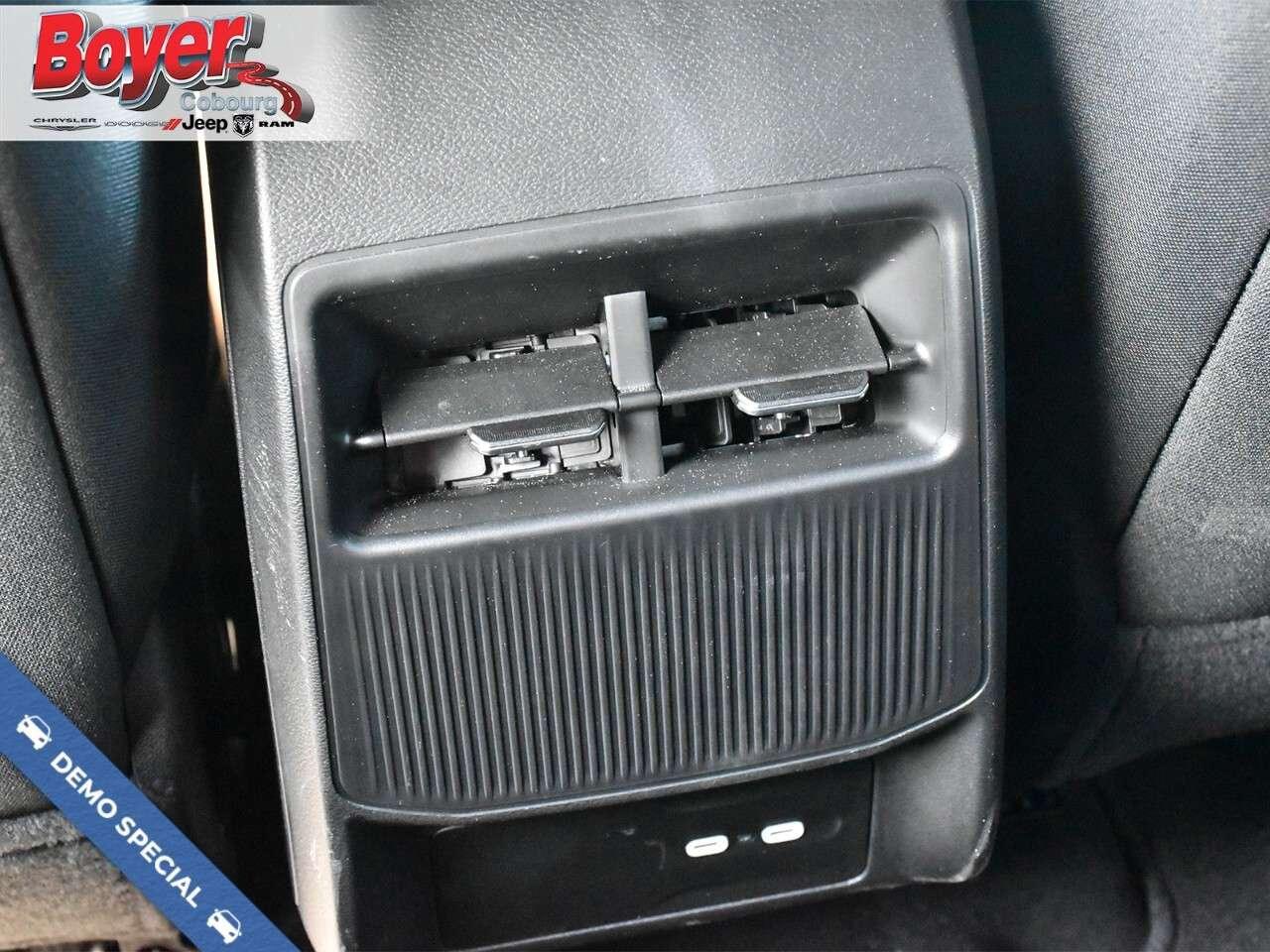 2026 Jeep Cherokee LAREDO 4x4 Photo