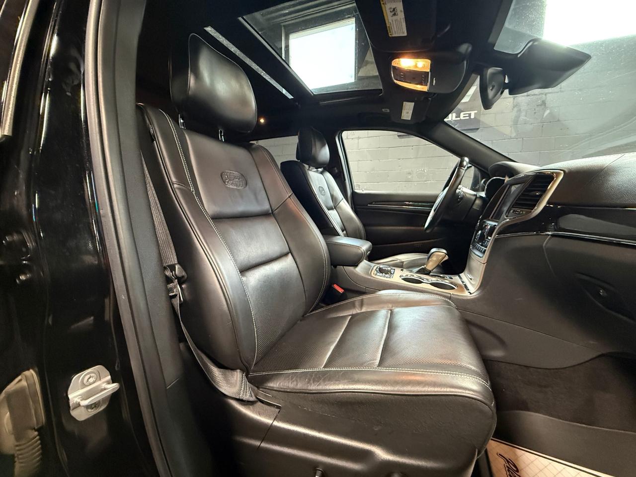 2017 Jeep Grand Cherokee OVERLAND   4WD   AIR SUSPENSION   PANORAMIC SUNROO Photo