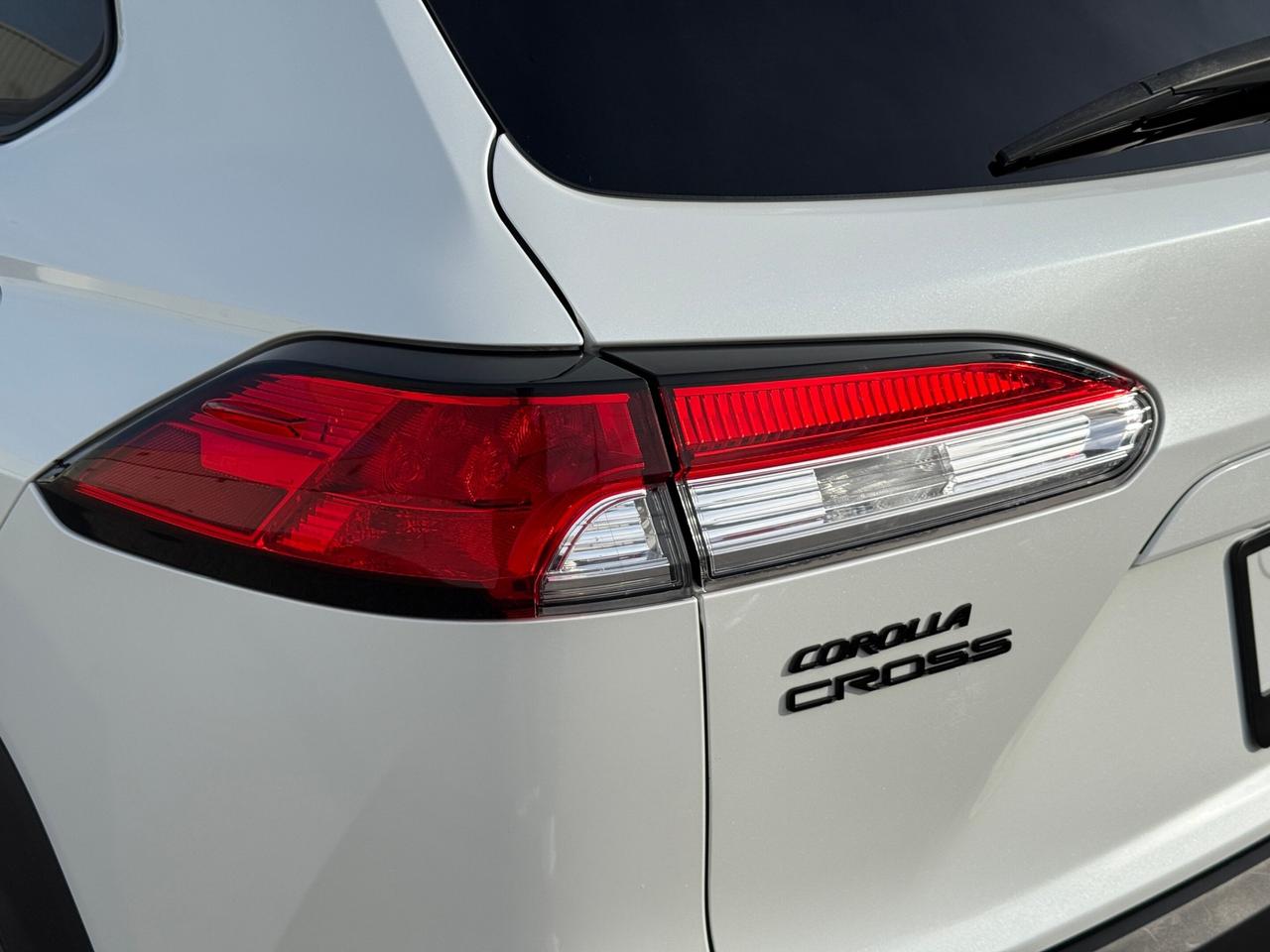 2023 Toyota Corolla Cross SE   AWD   HYBRID   NO ACCIDENT Photo