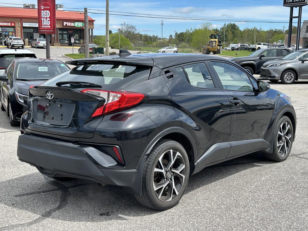 2019 Toyota C-HR FWD Photo4