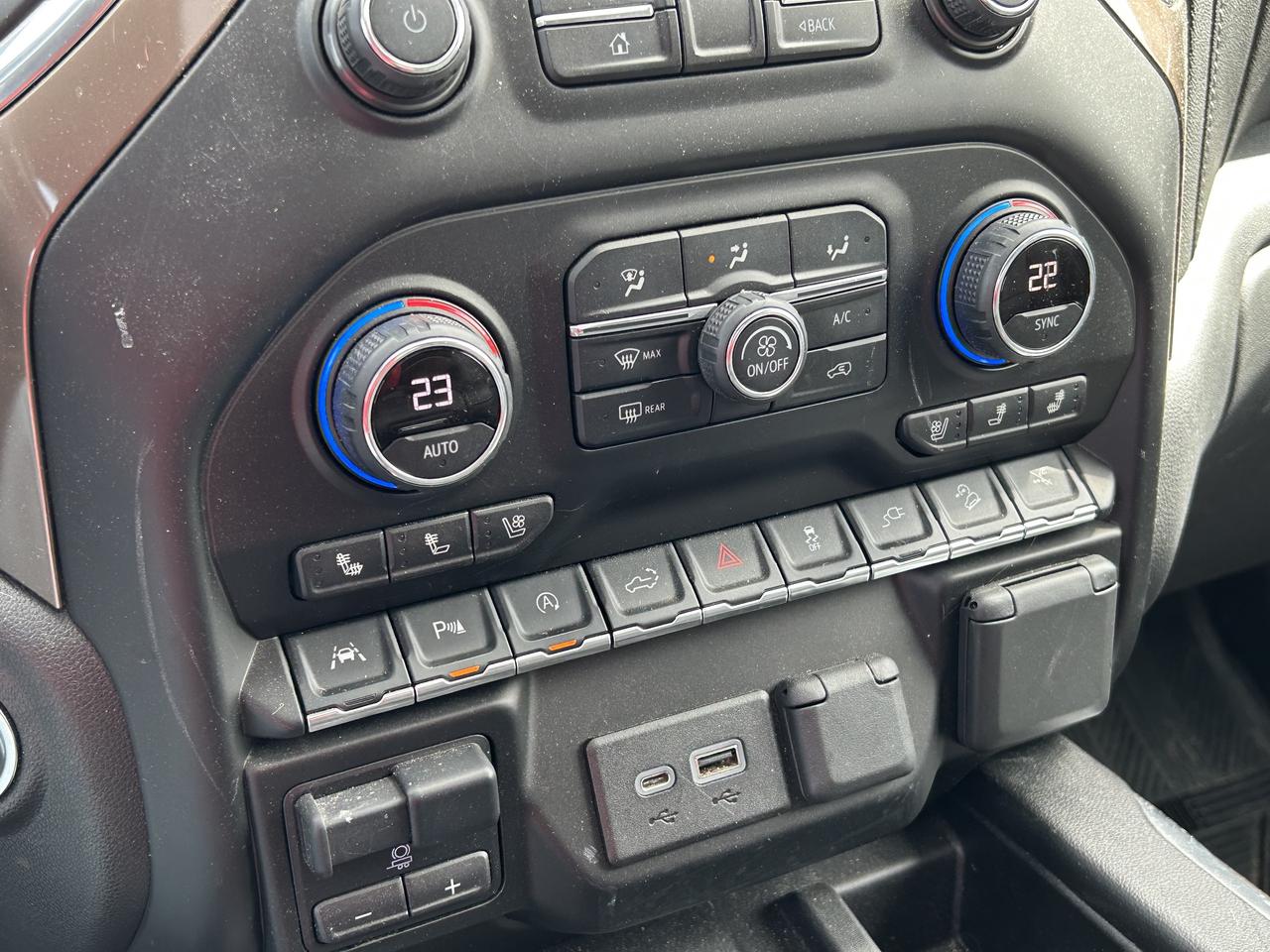 2020 Chevrolet Silverado 1500 4WD Crew Cab 147  High Country Photo