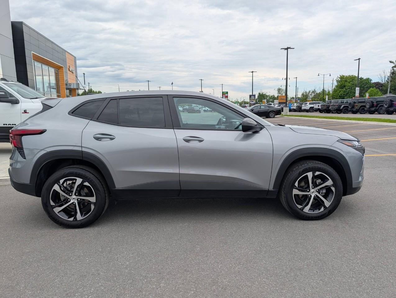 2025 Chevrolet Trax 1RS One owner/ No accidents Photo