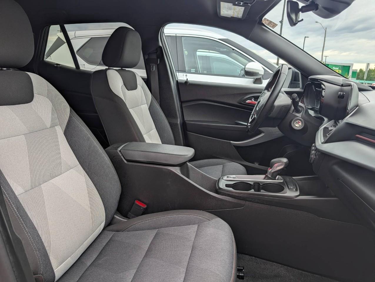 2025 Chevrolet Trax 1RS One owner/ No accidents Photo
