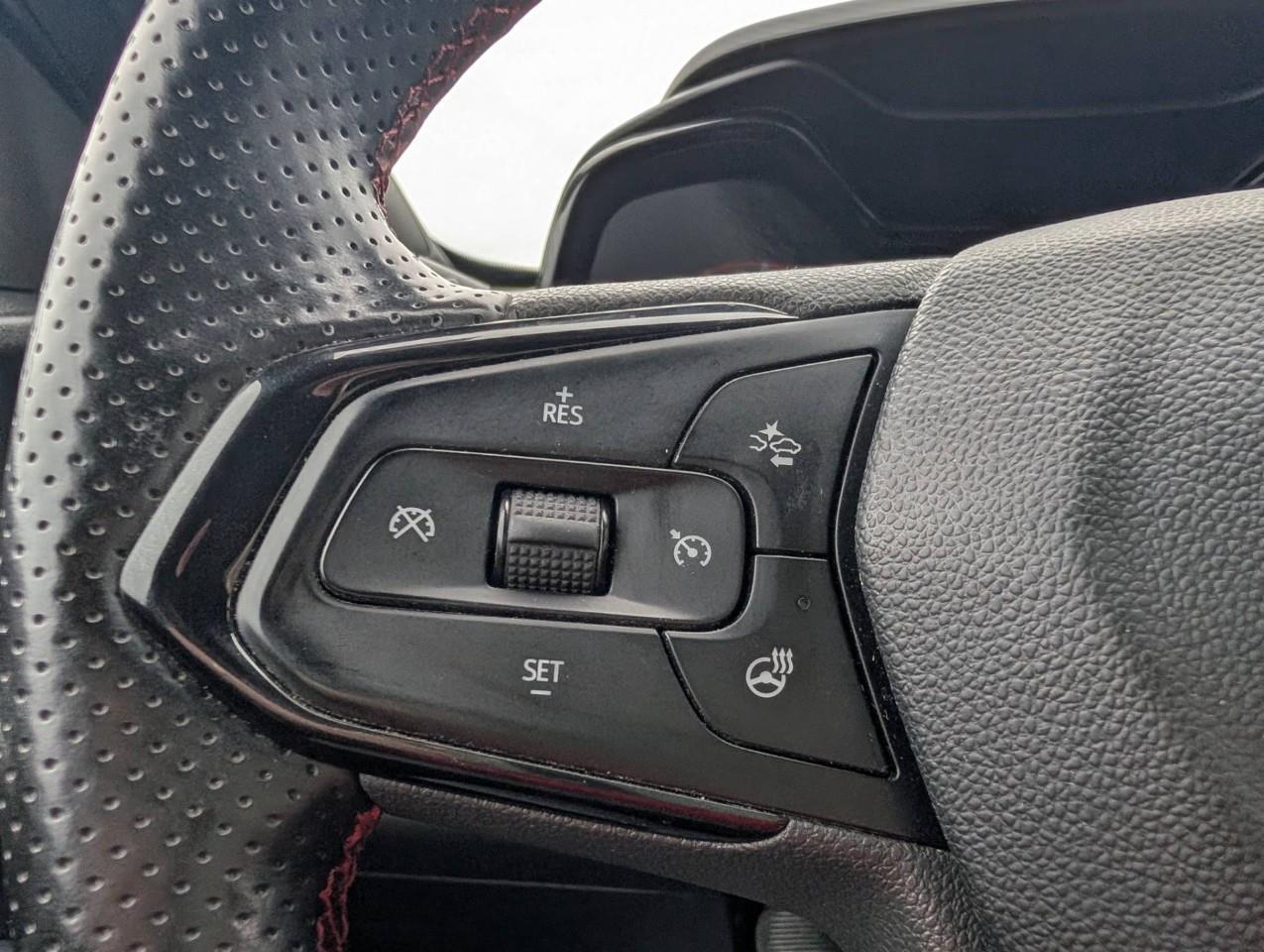 2025 Chevrolet Trax 1RS One owner/ No accidents Photo