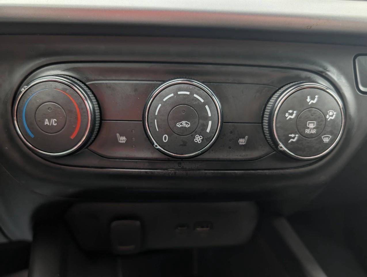 2025 Chevrolet Trax 1RS One owner/ No accidents Photo