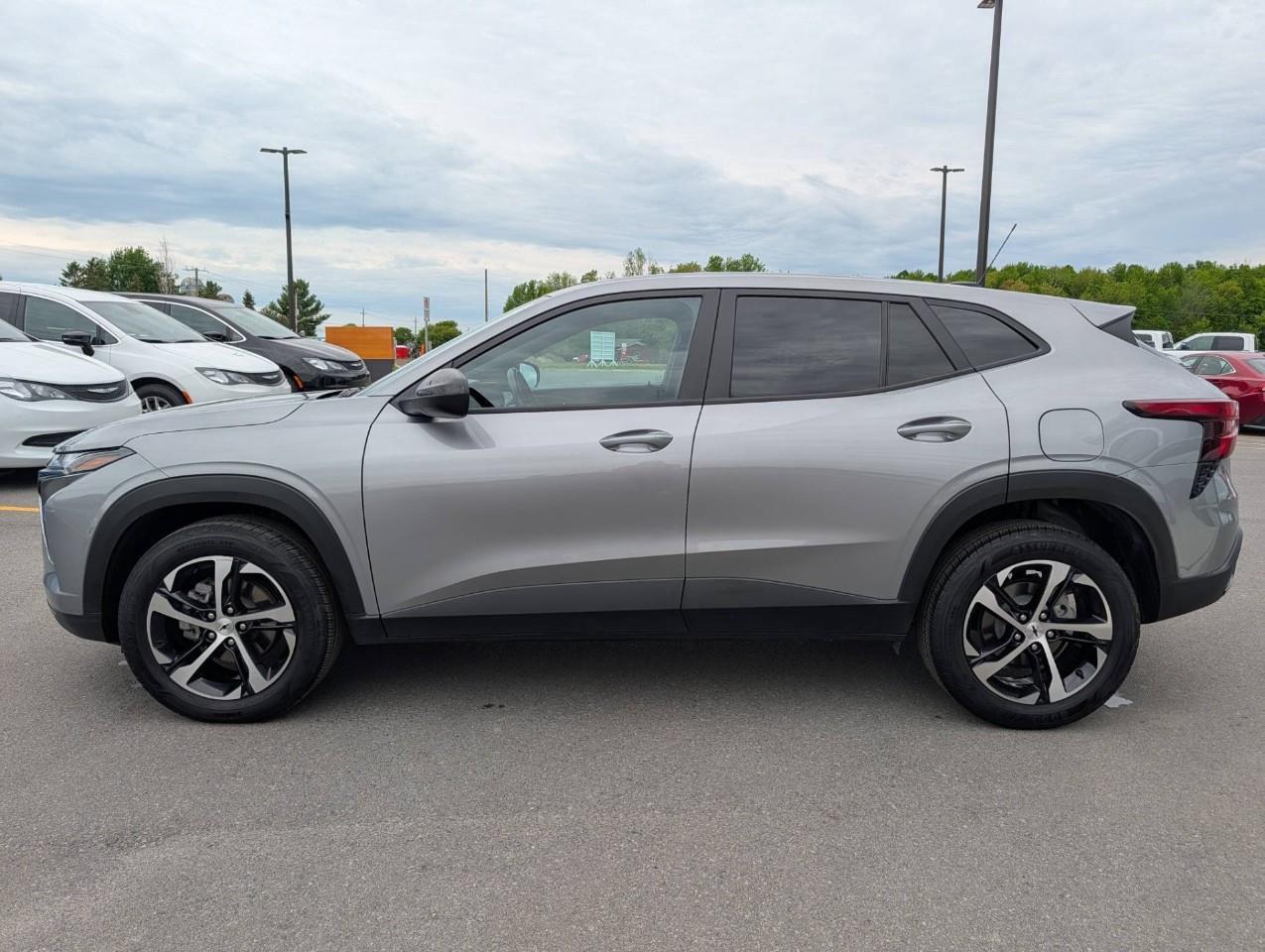 2025 Chevrolet Trax 1RS One owner/ No accidents Photo