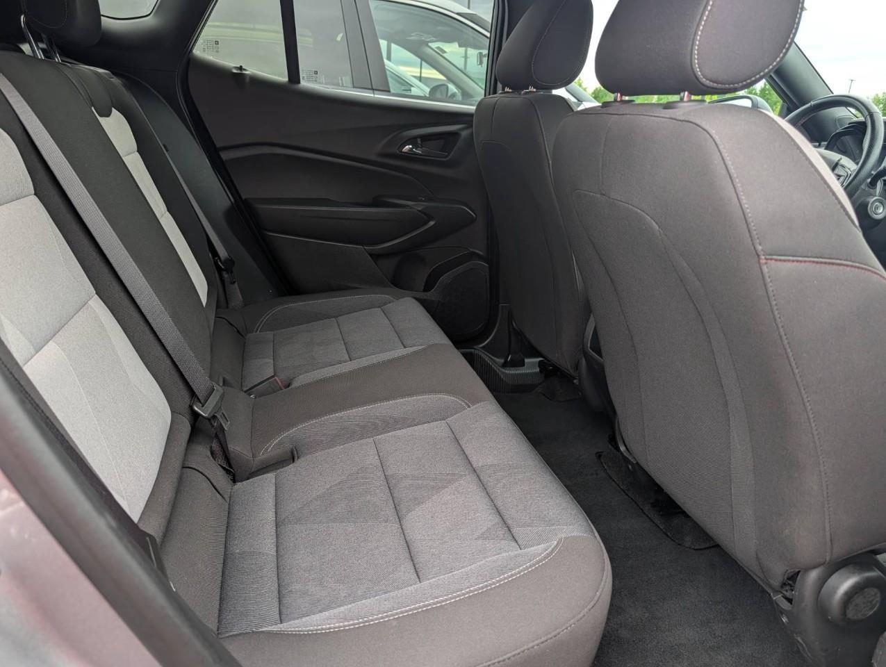 2025 Chevrolet Trax 1RS One owner/ No accidents Photo