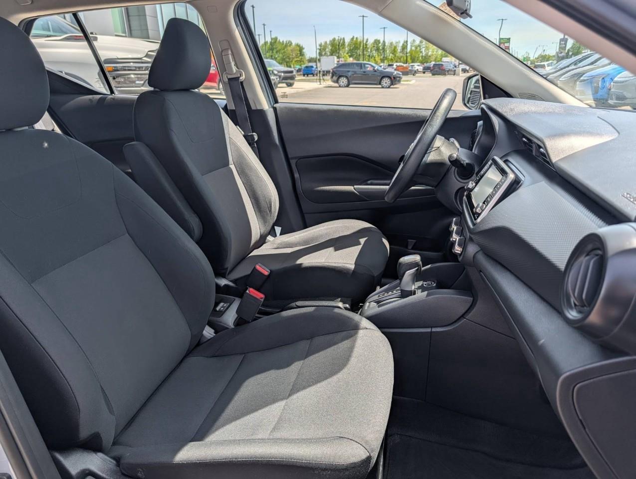 2024 Nissan Kicks S Low kms/ No accidents Photo