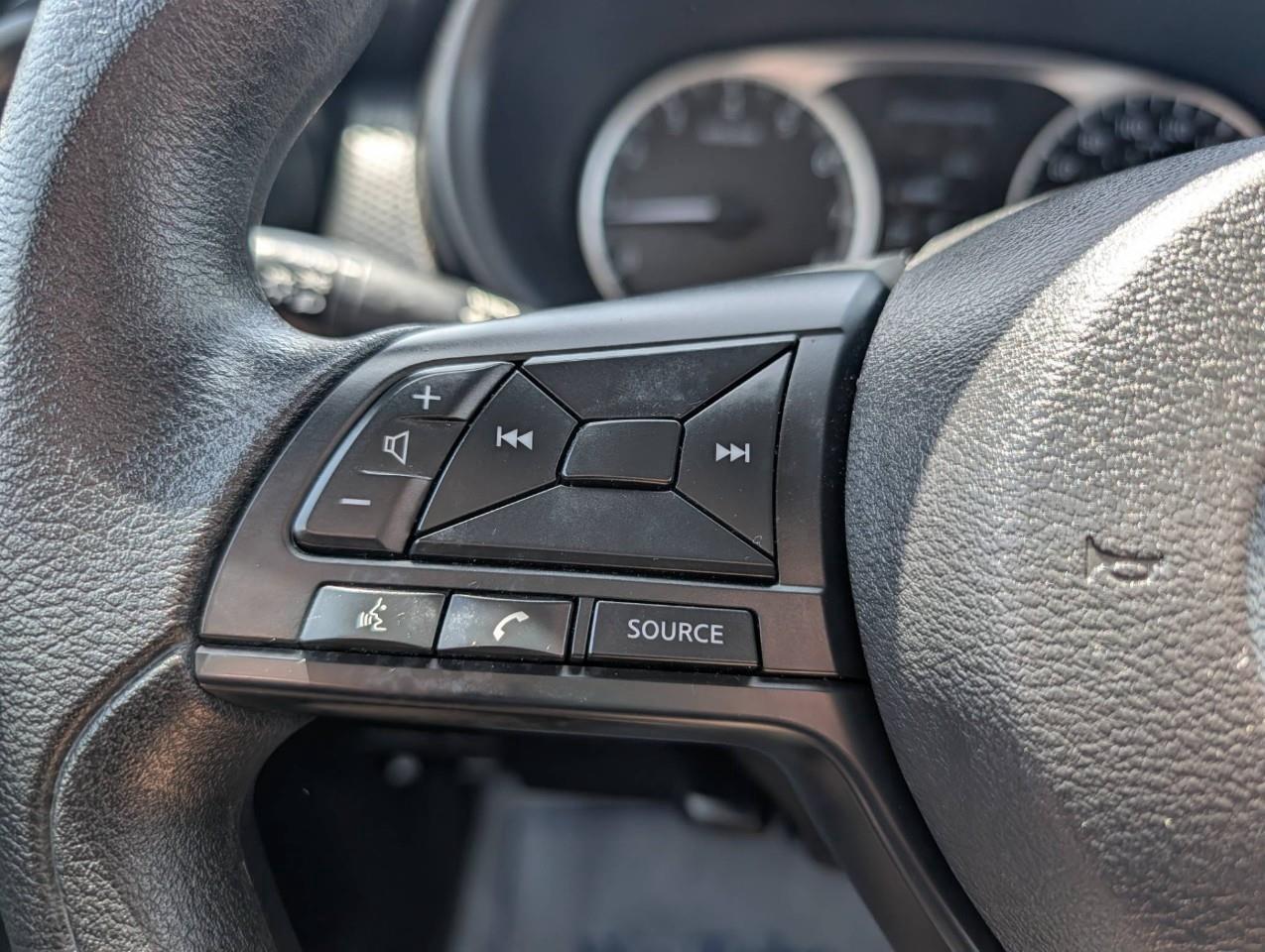 2024 Nissan Kicks S Low kms/ No accidents Photo