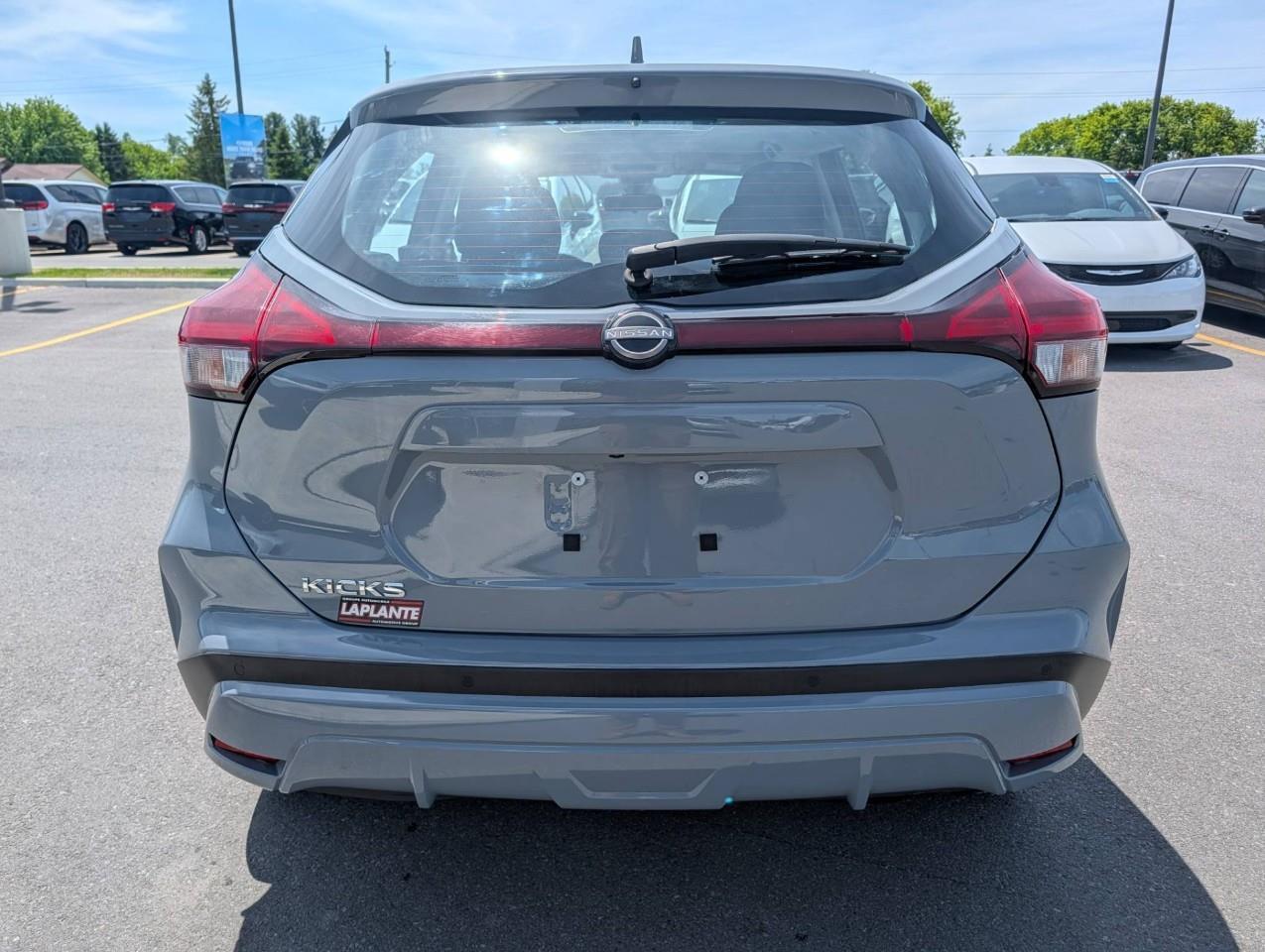 2024 Nissan Kicks S Low kms/ No accidents Photo