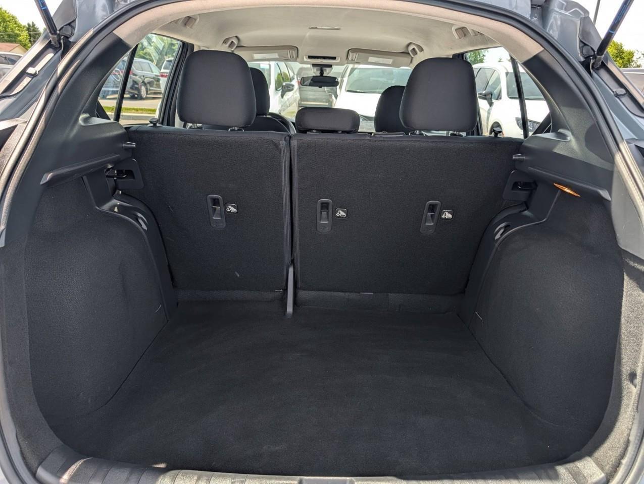 2024 Nissan Kicks S Low kms/ No accidents Photo