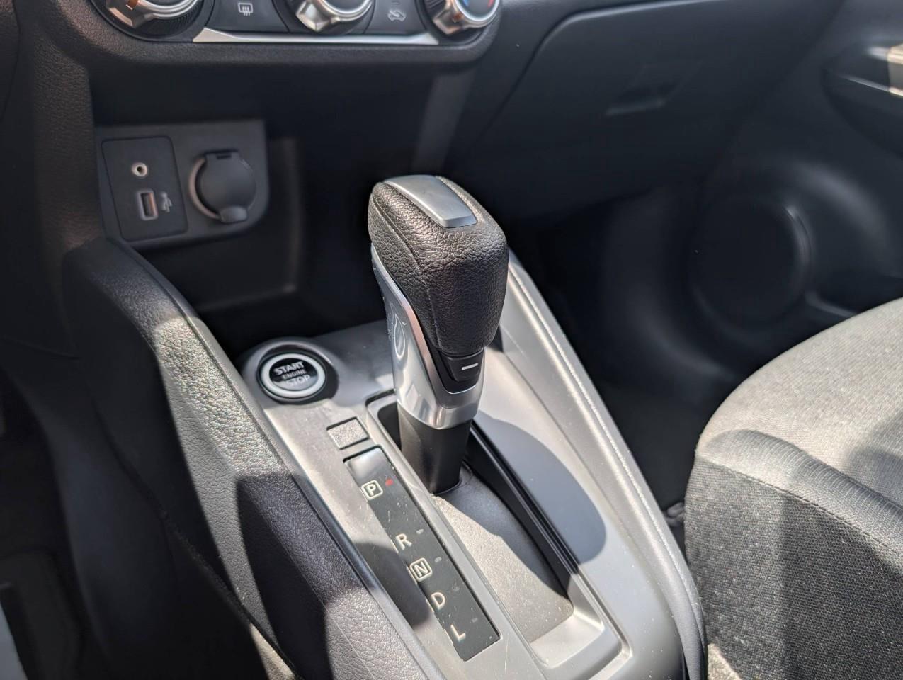 2024 Nissan Kicks S Low kms/ No accidents Photo