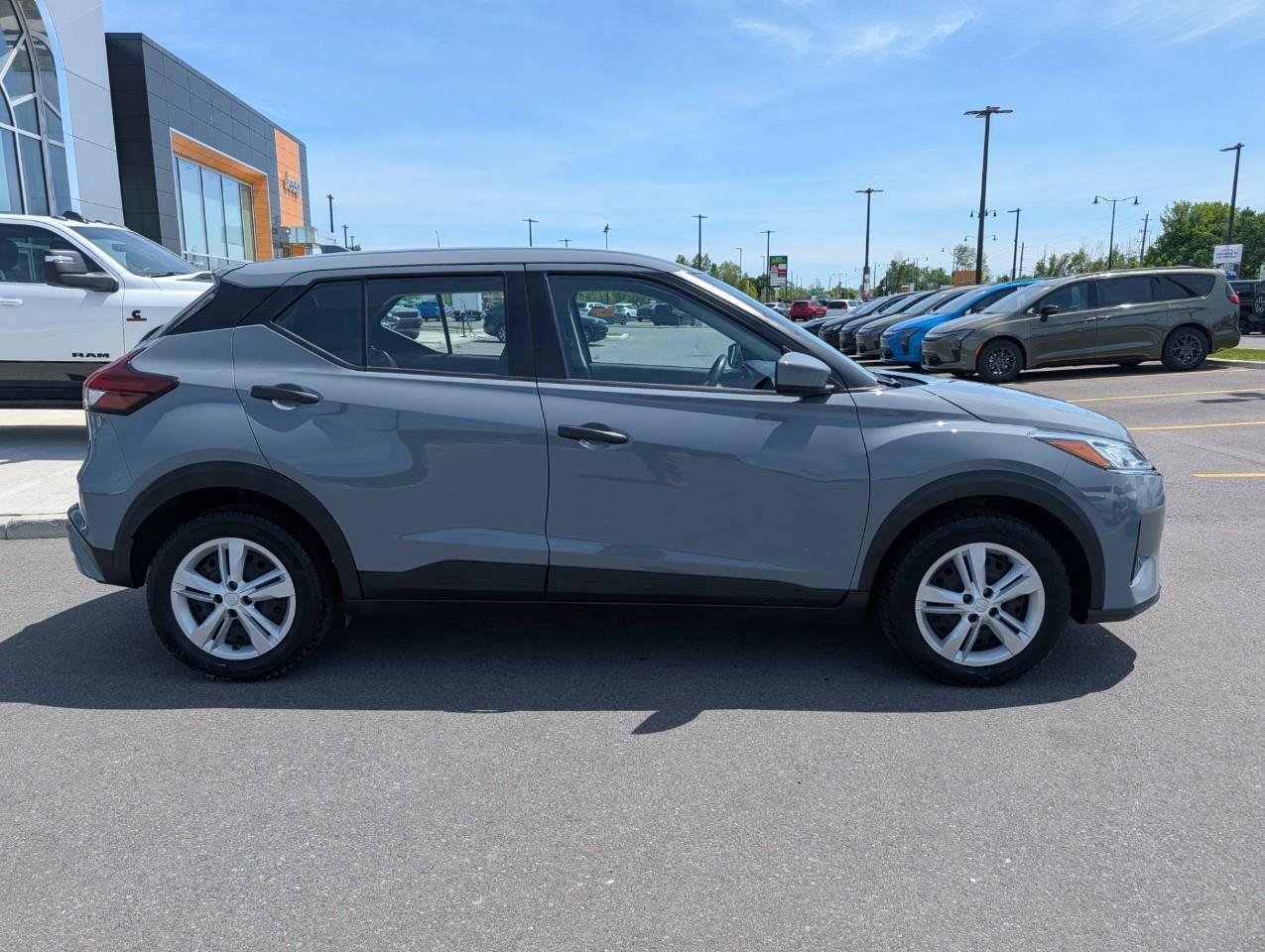 2024 Nissan Kicks S Low kms/ No accidents Photo