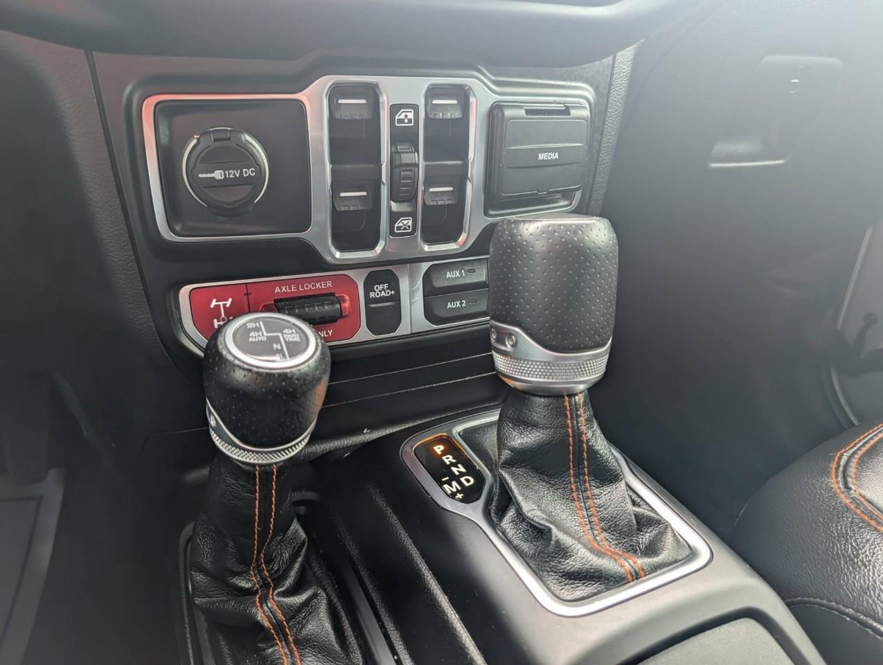 2023 Jeep Gladiator Mojave No accidents / Dual top Photo