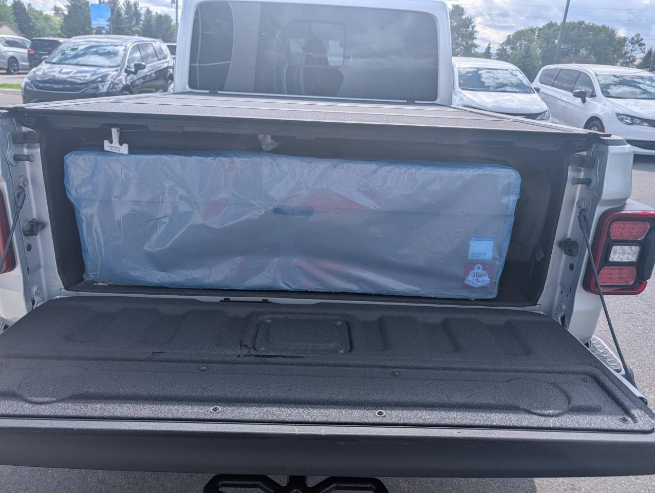 2023 Jeep Gladiator Mojave No accidents / Dual top Photo