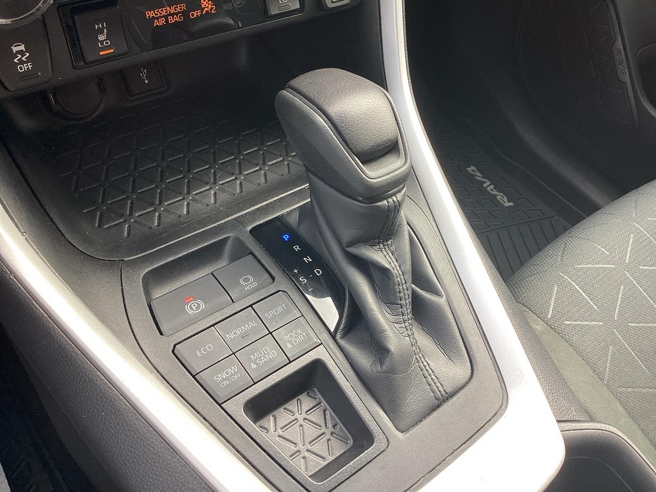 2022 Toyota RAV4 XLE AWD Photo