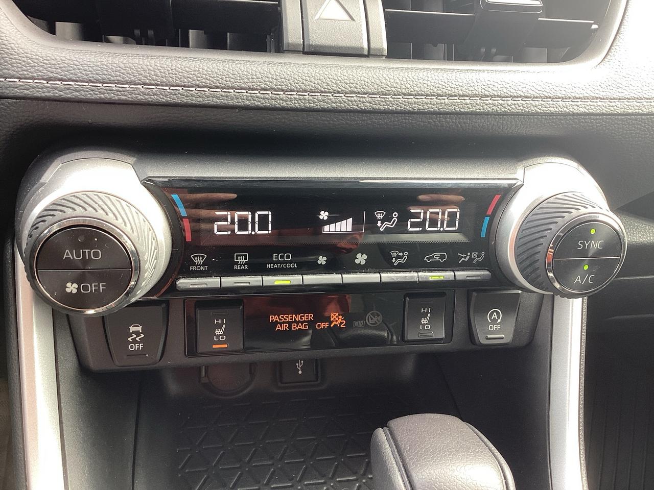 2022 Toyota RAV4 XLE AWD Photo