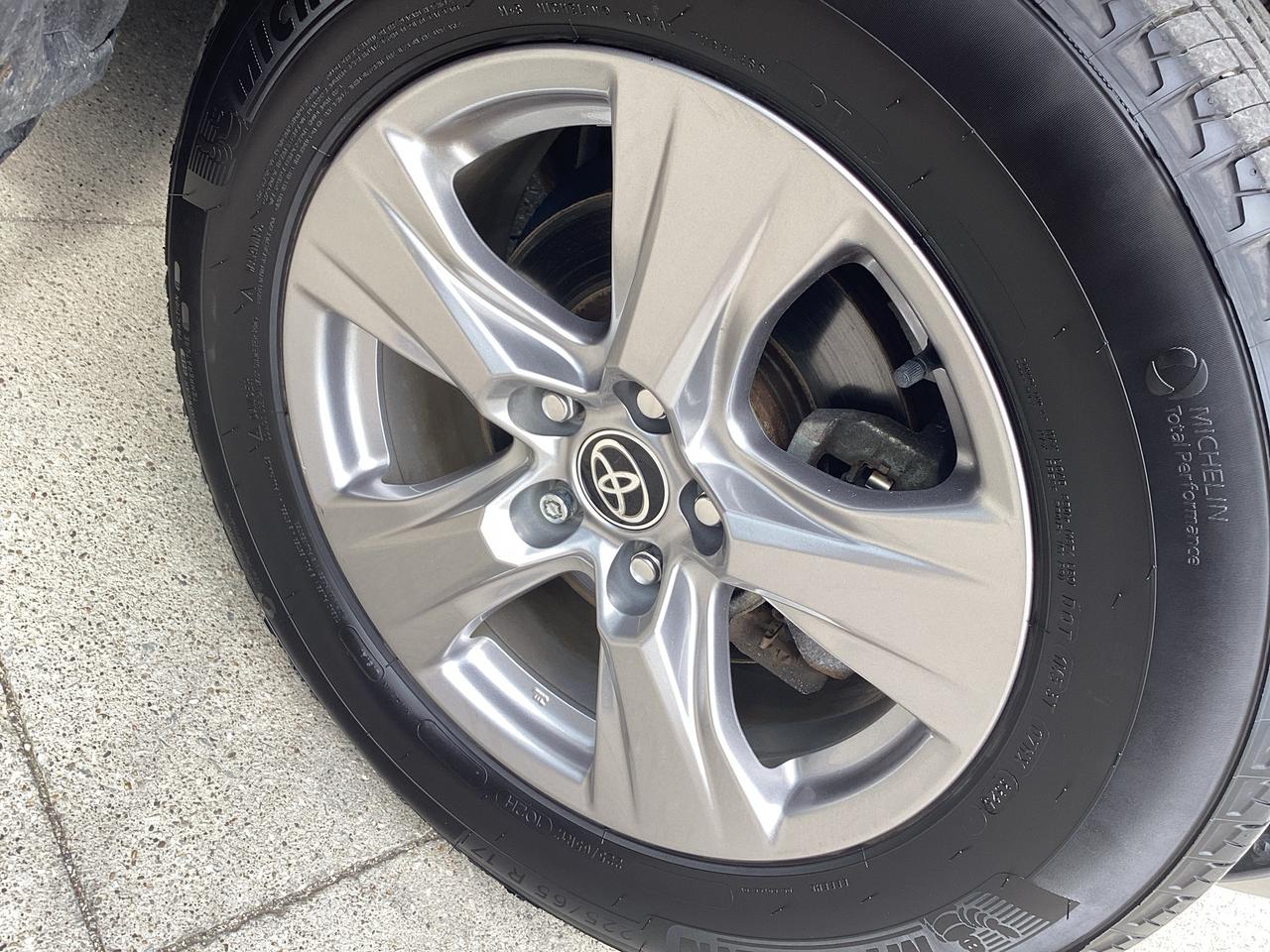 2022 Toyota RAV4 XLE AWD Photo