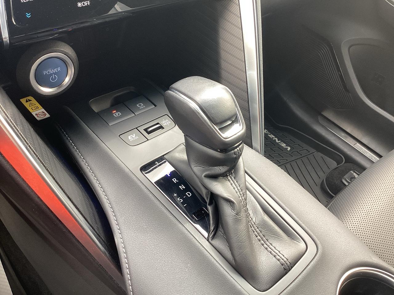 2022 Toyota Venza LIMITED AWD Photo