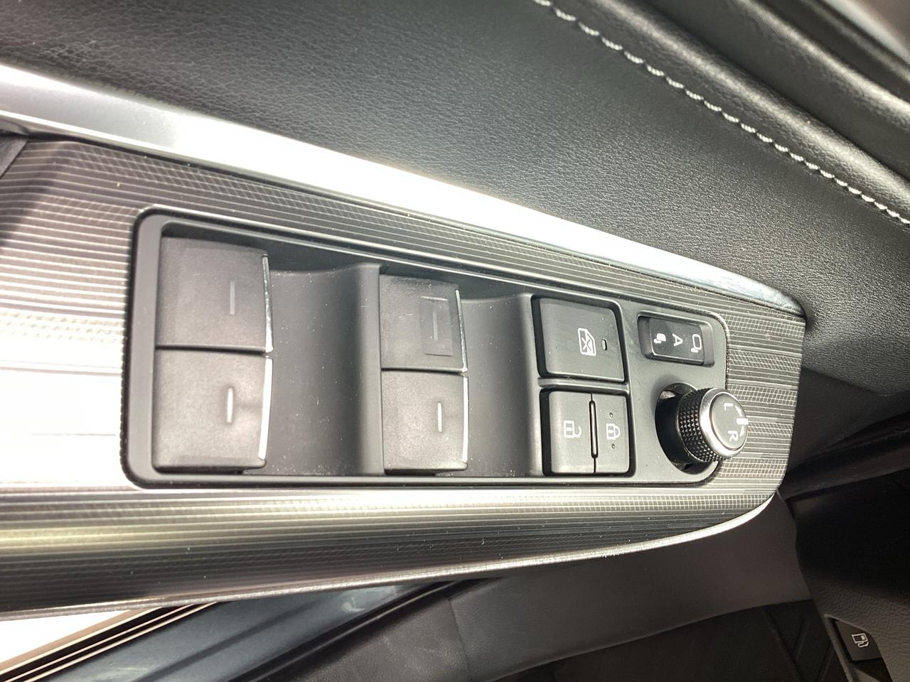 2022 Toyota Venza LIMITED AWD Photo