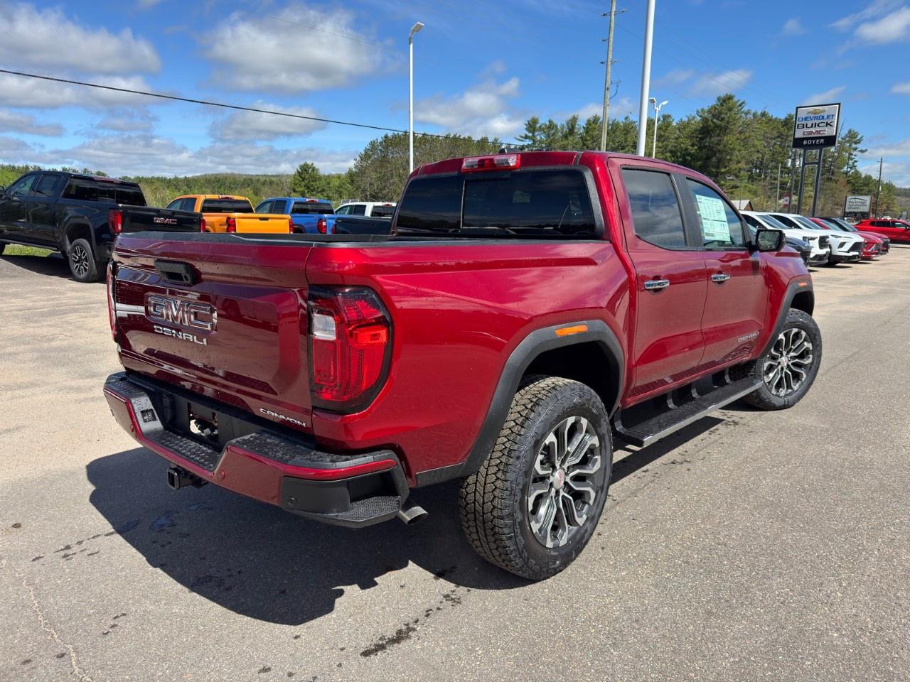 2026 GMC Canyon Crew Cab Short Box 4-Wheel Drive Denali Photo4