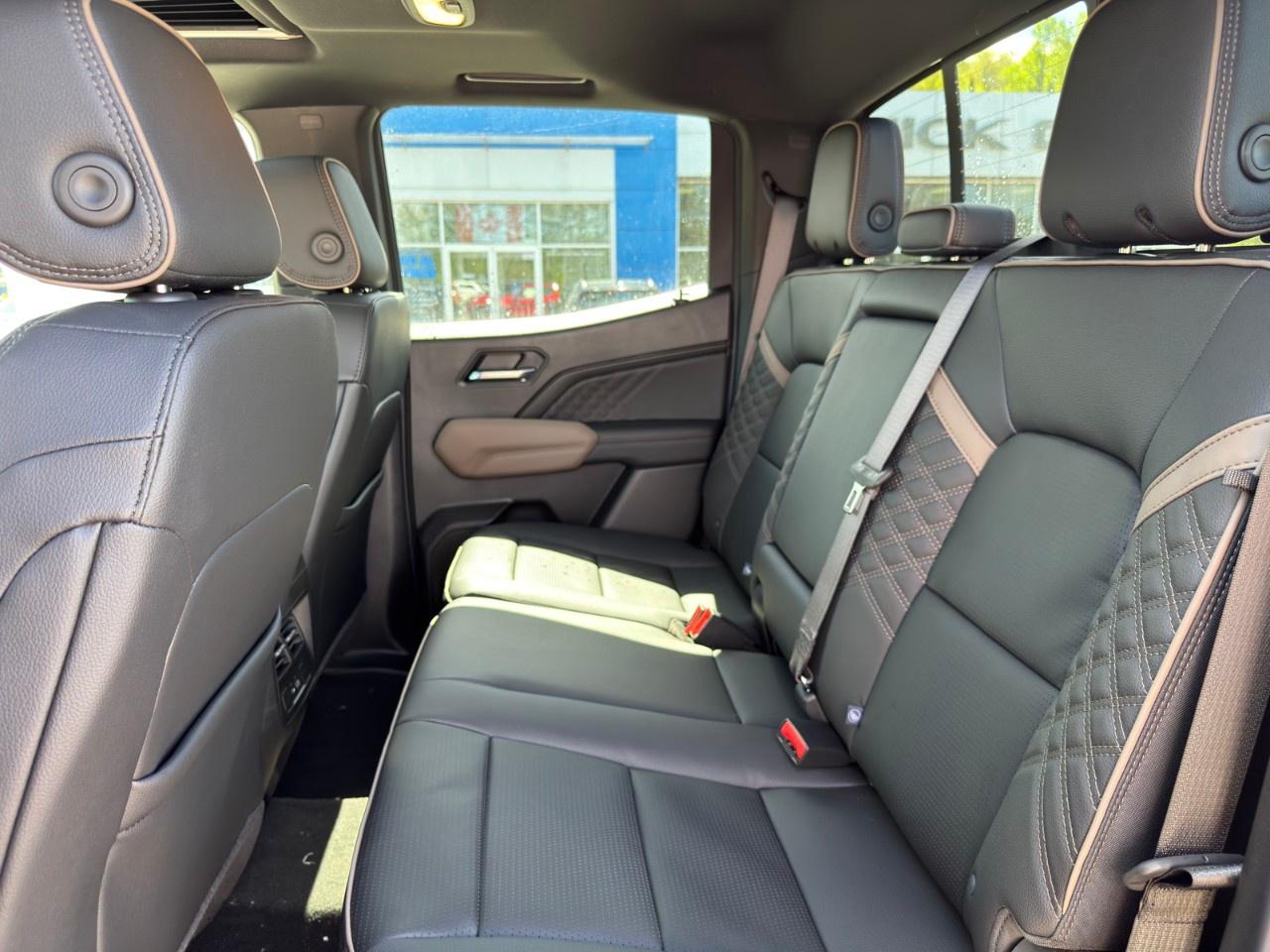 2026 GMC Canyon Crew Cab Short Box 4-Wheel Drive Denali Photo
