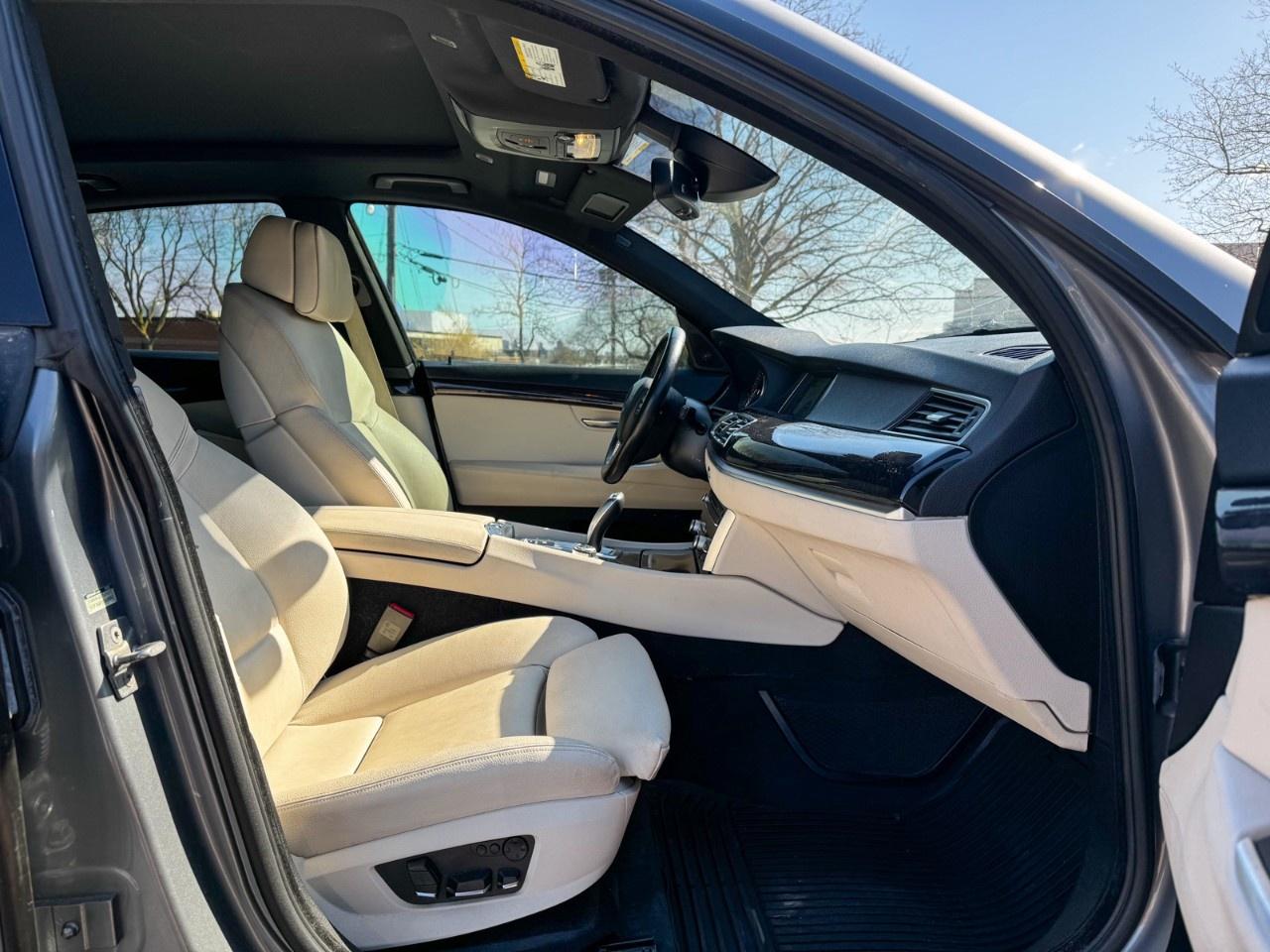 2012 BMW 5 Series Gran Turismo 5dr 535i xDrive Gran Turismo AWD Photo