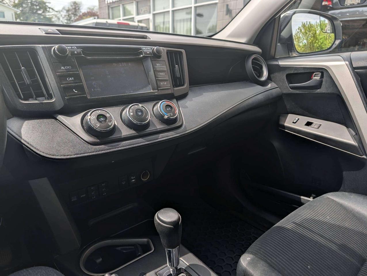 2017 Toyota RAV4 LE Photo