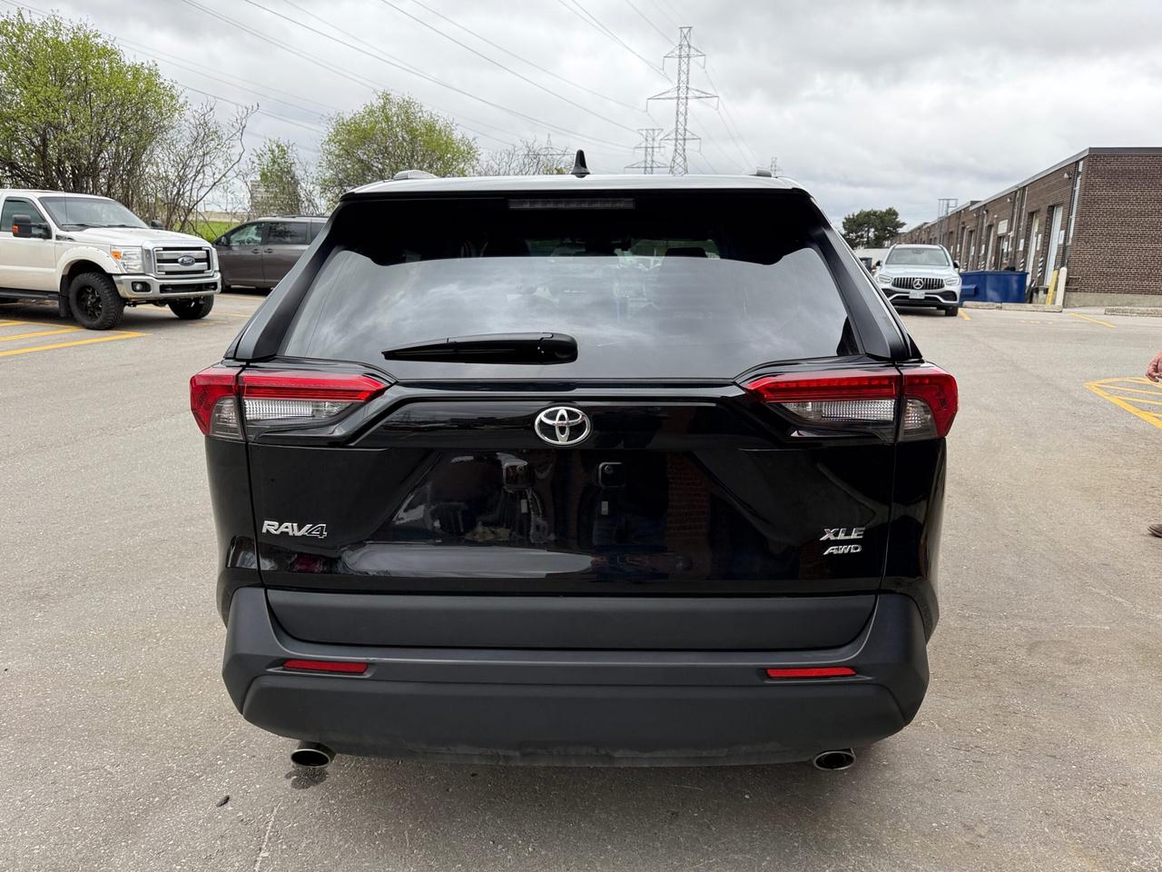 2025 Toyota RAV4 XLE AWD, PREMIUM, LEATHER, SUNROOF Photo