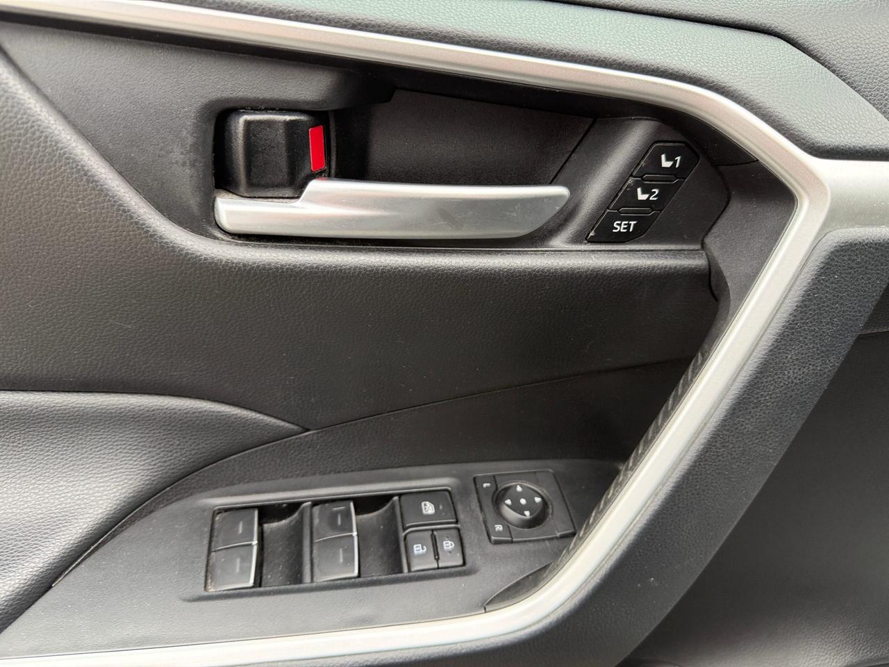 2025 Toyota RAV4 XLE AWD, PREMIUM, LEATHER, SUNROOF Photo