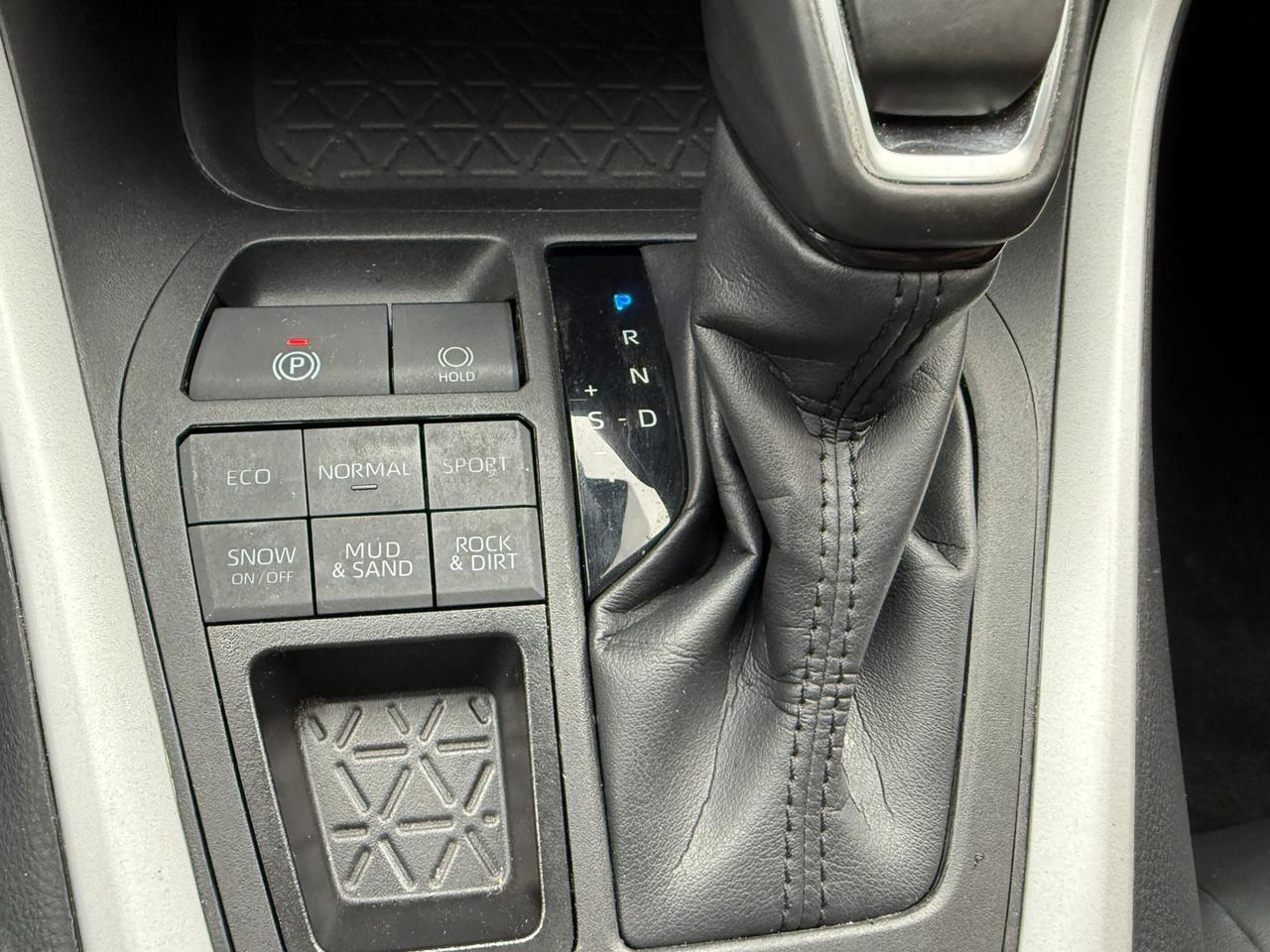 2025 Toyota RAV4 XLE AWD, PREMIUM, LEATHER, SUNROOF Photo