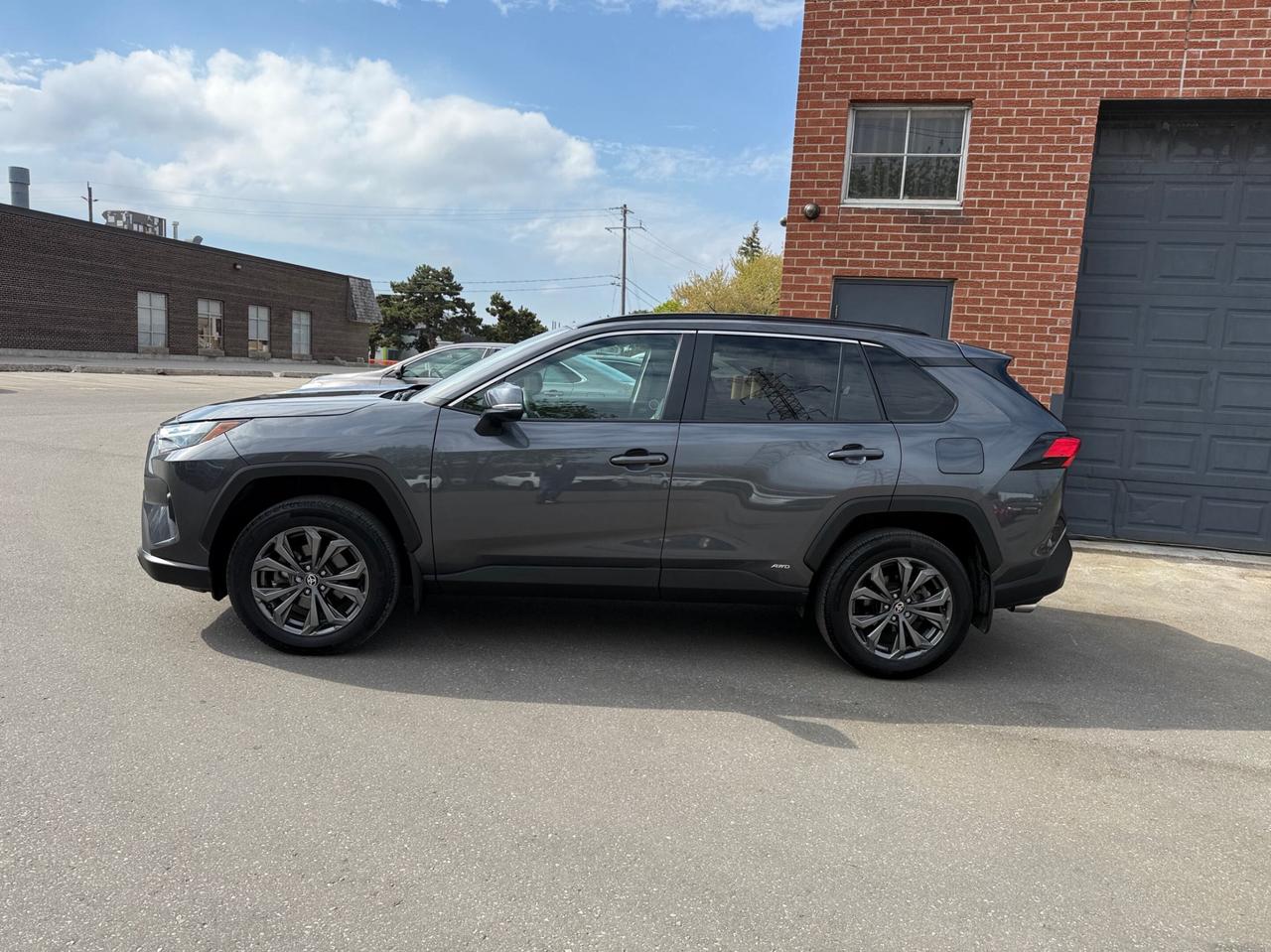 2024 Toyota RAV4 Hybrid XLE AWD PREMIUM, LEATHER, SUNROOF Photo