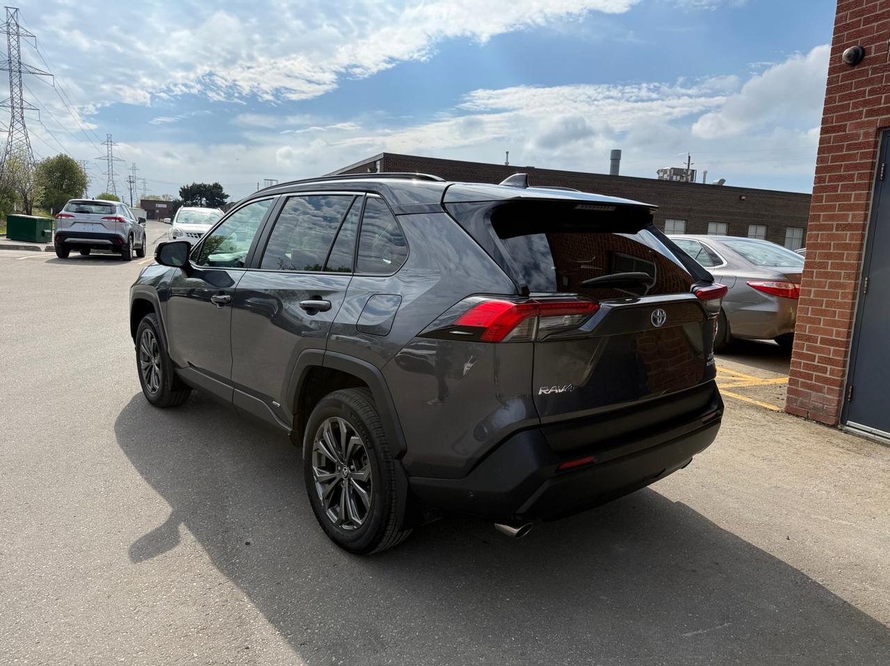2024 Toyota RAV4 Hybrid XLE AWD PREMIUM, LEATHER, SUNROOF Photo4