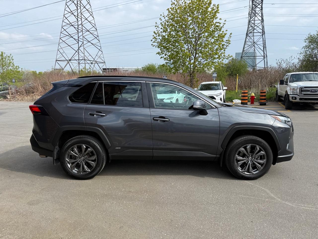 2024 Toyota RAV4 Hybrid XLE AWD PREMIUM, LEATHER, SUNROOF Photo