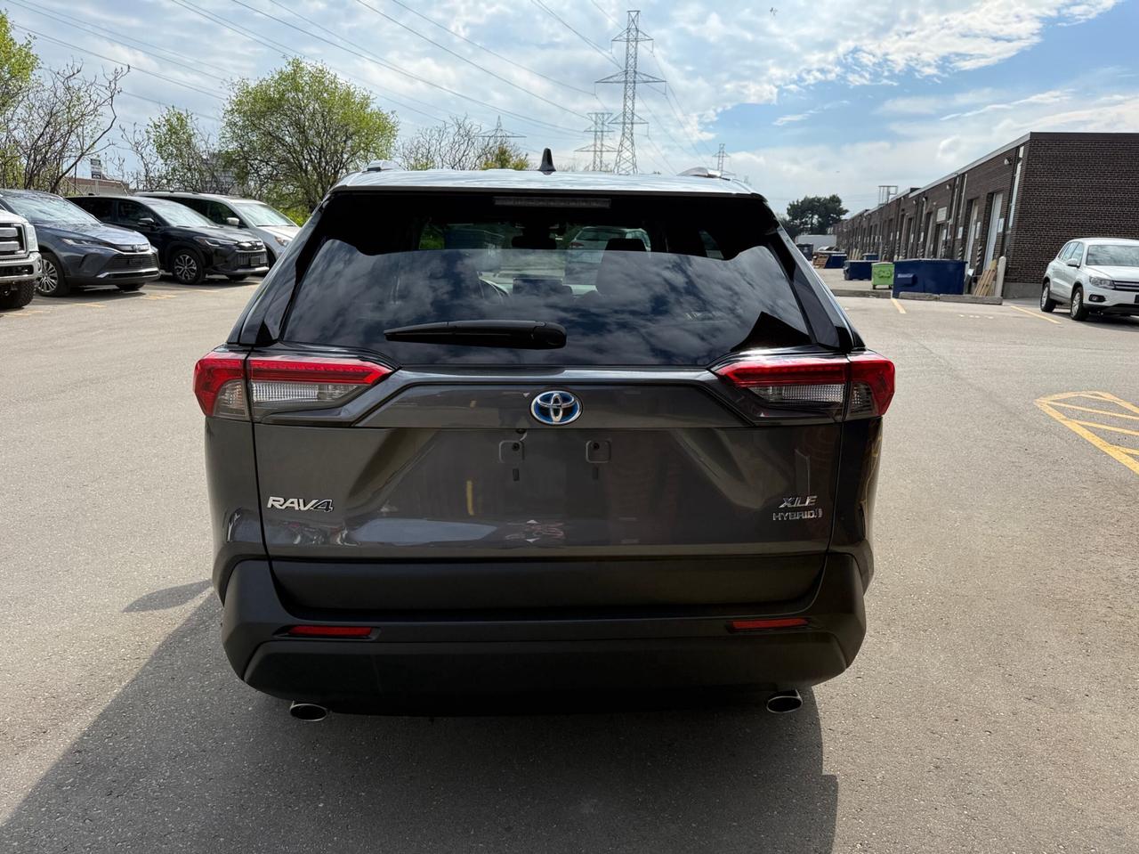 2024 Toyota RAV4 Hybrid XLE AWD PREMIUM, LEATHER, SUNROOF Photo