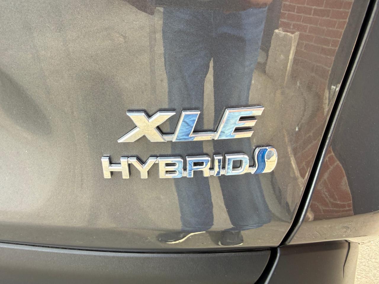 2024 Toyota RAV4 Hybrid XLE AWD PREMIUM, LEATHER, SUNROOF Photo
