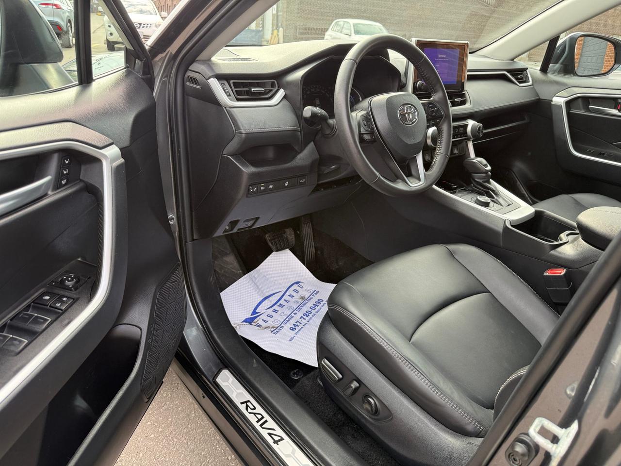 2024 Toyota RAV4 Hybrid XLE AWD PREMIUM, LEATHER, SUNROOF Photo