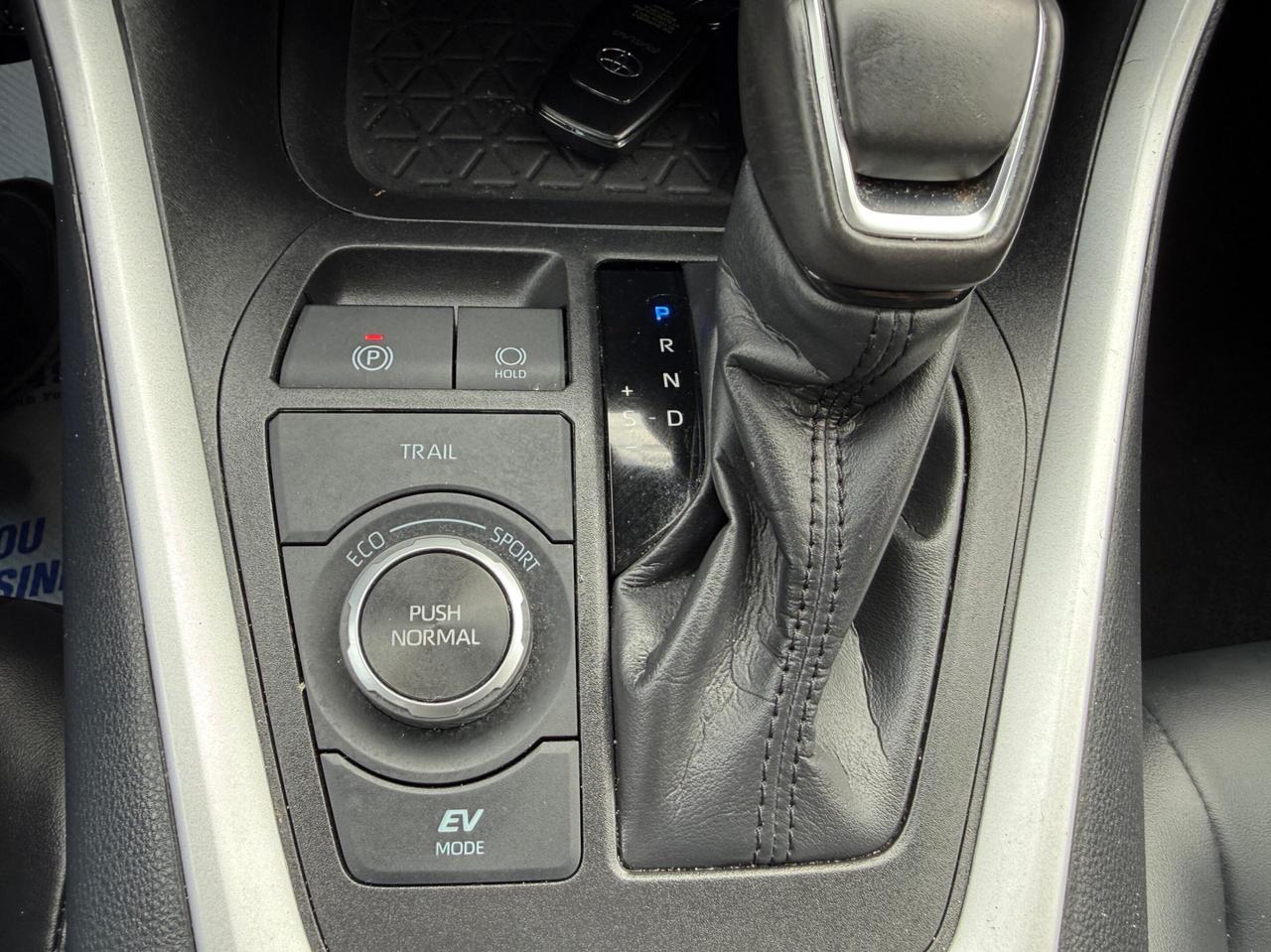 2024 Toyota RAV4 Hybrid XLE AWD PREMIUM, LEATHER, SUNROOF Photo