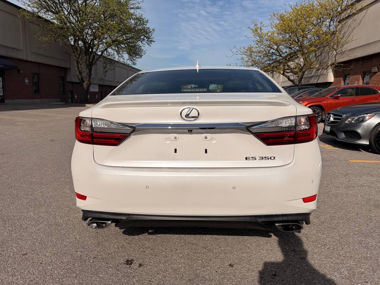 2017 Lexus ES 4dr Sdn, ES 350 , SUNROOF, NAVIGATION Photo4