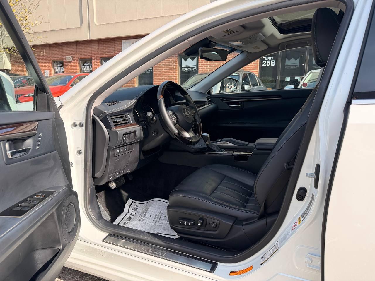 2017 Lexus ES 4dr Sdn, ES 350 , SUNROOF, NAVIGATION Photo