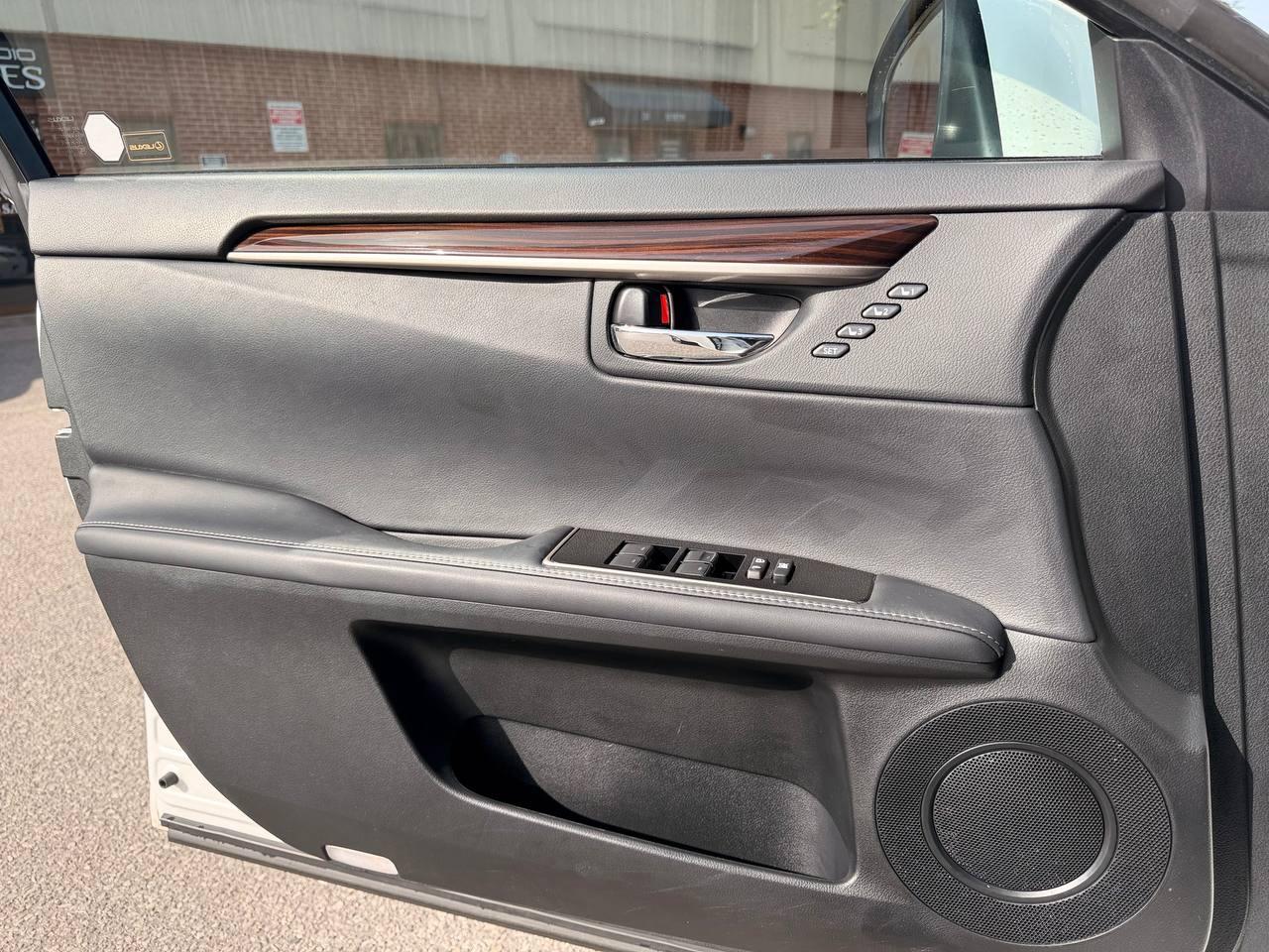 2017 Lexus ES 4dr Sdn, ES 350 , SUNROOF, NAVIGATION Photo
