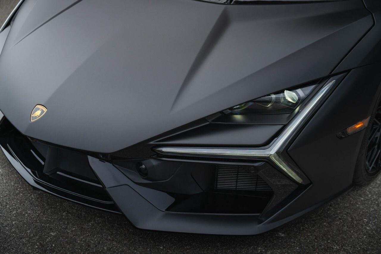 2024 Lamborghini Revuelto Coupe Photo