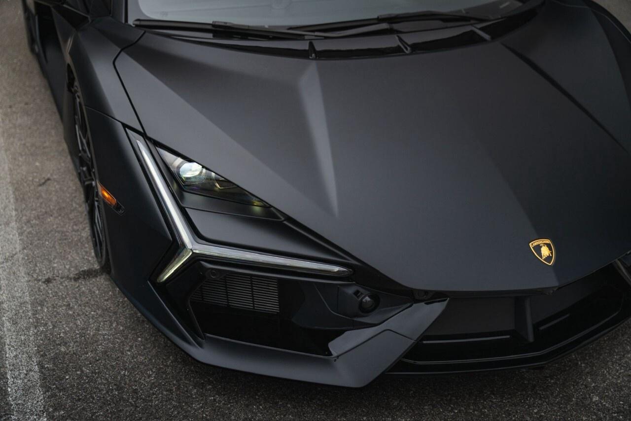 2024 Lamborghini Revuelto Coupe Photo