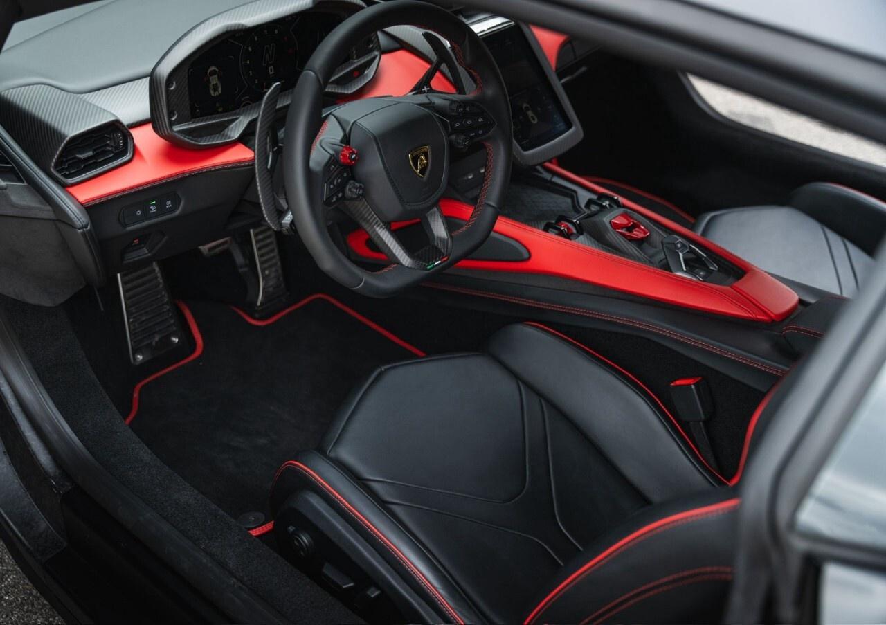 2024 Lamborghini Revuelto Coupe Photo