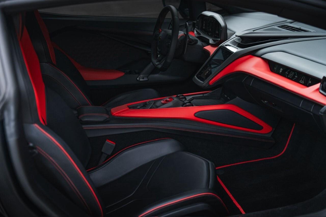 2024 Lamborghini Revuelto Coupe Photo