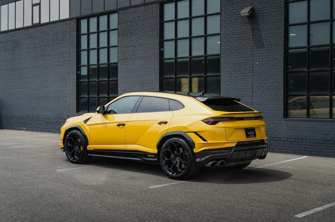 2024 Lamborghini Urus Performante AWD Photo3